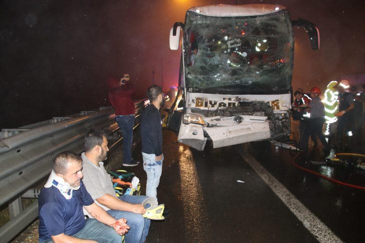 Bolu Dağı'nda yolcu otobüsü TIR'a çarptı: Çok sayıda yaralı var! G2