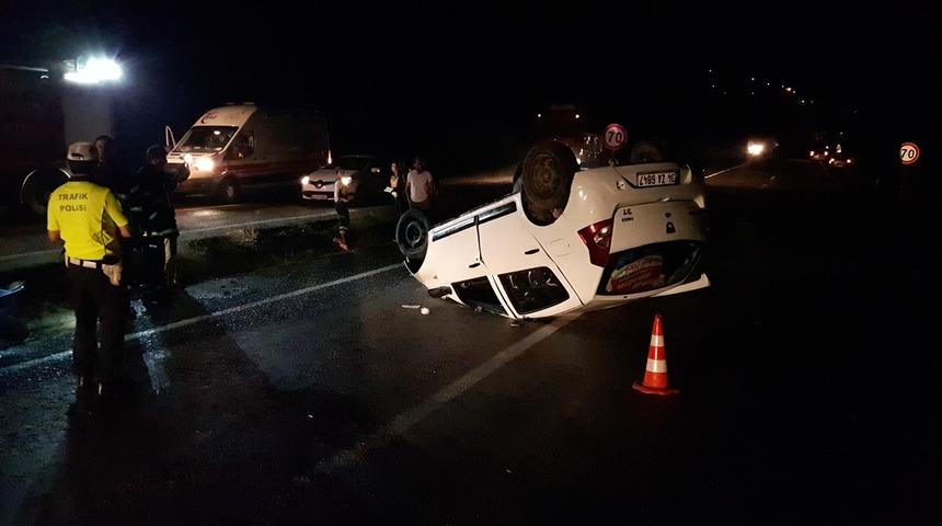 Önünde takla atan aracı gördü, kurtulmaya çalışırken kendisi de devrildi!