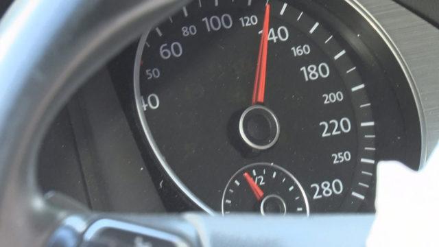 Fatih'te kaza yapan aracın hız ibresi 130 kilometrede takılı kaldı