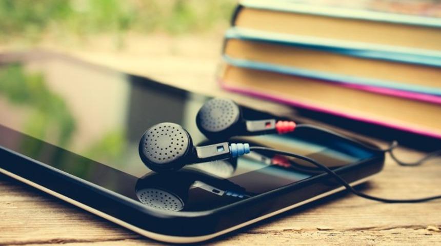 Yapay zeka sayesinde, yazarların sesleri ile kitapları dinleyin