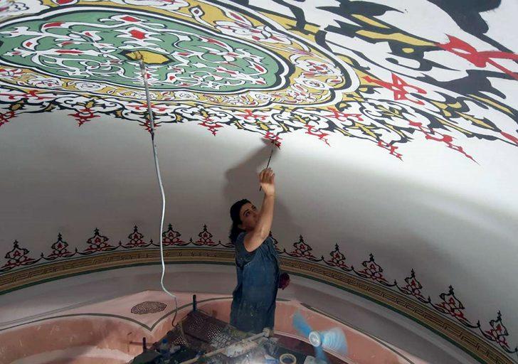 Tarihi Rüstem Paşa Camii'nin hatlarına, kadın eli değdi