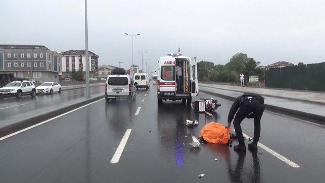 Arnavutköy'de motosikletli genç TIR'ın altında kaldı