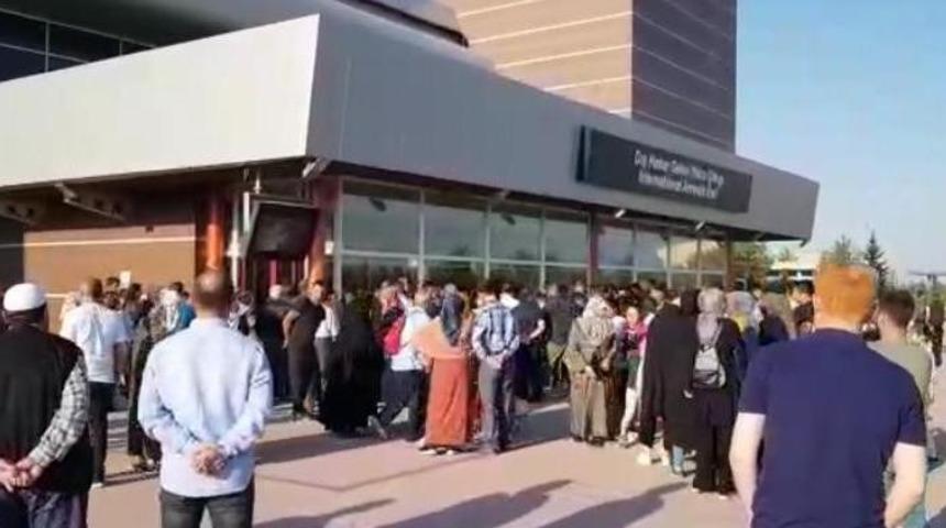 Erzurumlu hacılar yurda d&ouml;nd&uuml;