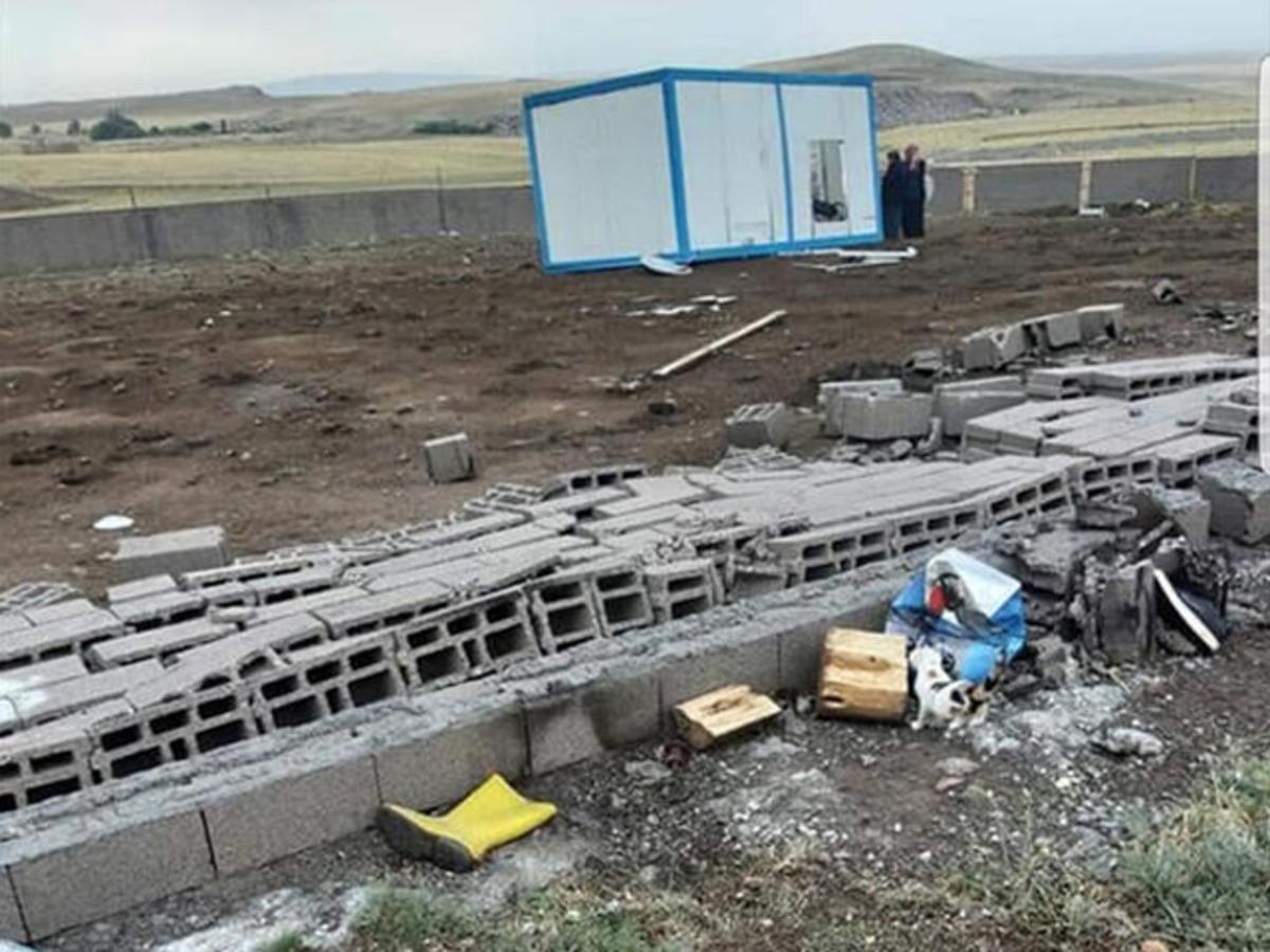 Fırtınadan korunmak i&ccedil;in konteynere girdi, &ouml;l&uuml;mden d&ouml;nd&uuml;