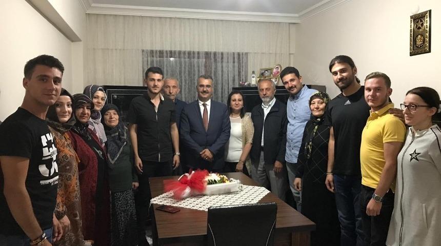 AK Parti&rsquo;nin &ccedil;at kapı ev ziyaretleri devam ediyor