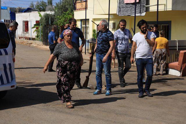 Antalya'da iki grup, hastane önünde birbirine ateş açtı