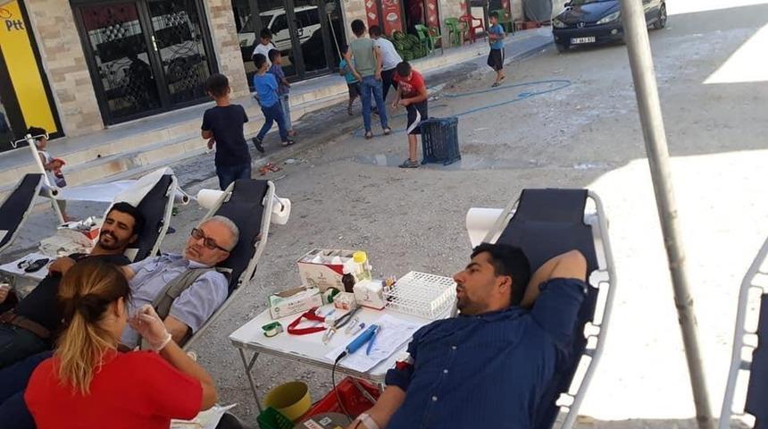 Mahalleli istedi Kızılay&rsquo;ın gezici kan bağış tırı yola &ccedil;ıktı