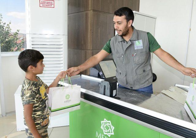 Meram Belediyesi, kırtasiye yardımıyla ihtiyaç sahibi ailelerin yanında