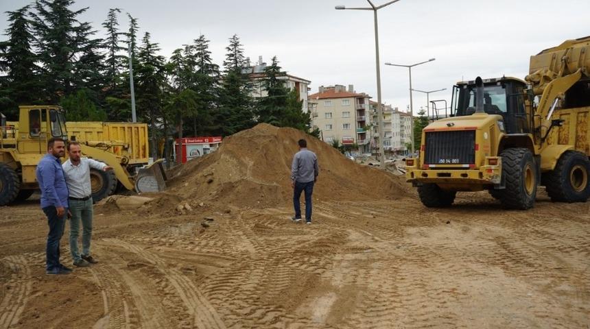Nevşehir Belediyesi ekipleri Mustafa Parmaksız caddesinde çalışmalarını sürdürüyor