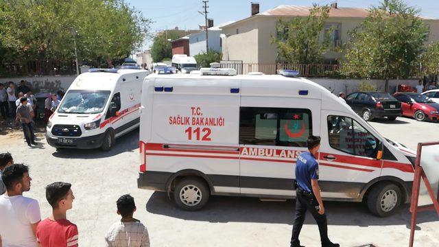 Otomobil şarampole devrildi, aynı aileden 2 kişi öldü, 3 kişi yaralandı