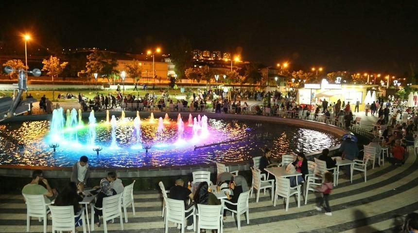 Vatandaşlar gece gündüz demeden Cumhuriyet Parkı’na gidiyor