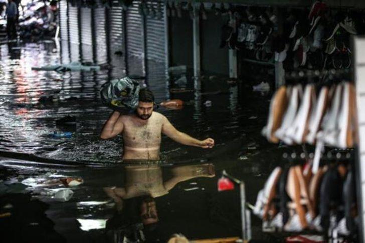 Su baskınının yaşandığı Eminönü'nde temizlik ve hasar tespit çalışmaları sürüyor G2