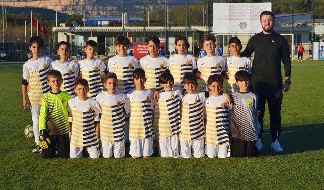 Aliağaspor FK geleceğin yıldızlarını seçiyor
