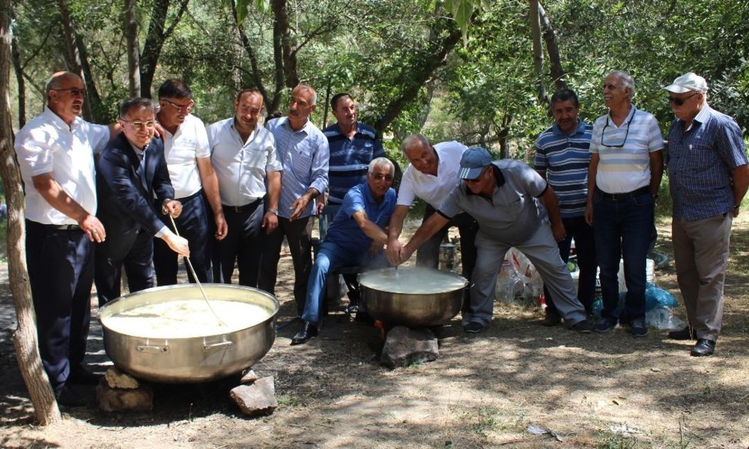 Ahlat&rsquo;ta geleneksel ayran aşı ş&ouml;leni
