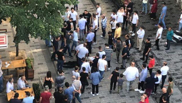 Taksim'de Pakistan-Afganistan meydan savaşı! Polis silah çekti G4