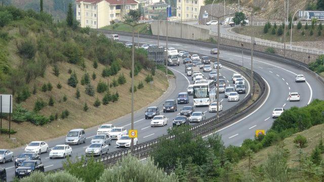 TEM'in Kocaeli geçişinde 'dönüş' trafiği