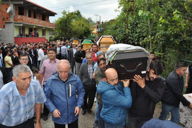 Bartın'da baraja uçan otomobilde ölen 4 kişi toprağa verildi