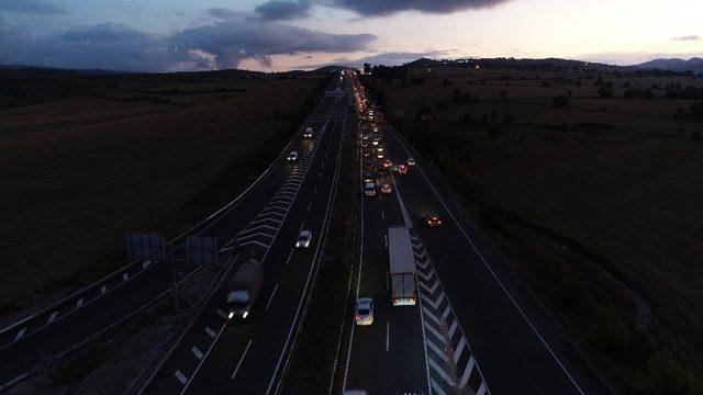 Karadeniz bağlantı yolunda trafik yoğunluğu devam ediyor