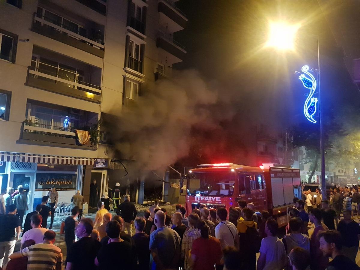 Bursa'da korkutan yangın! Mağaza sahibi g&ouml;z yaşlarını tutamadı