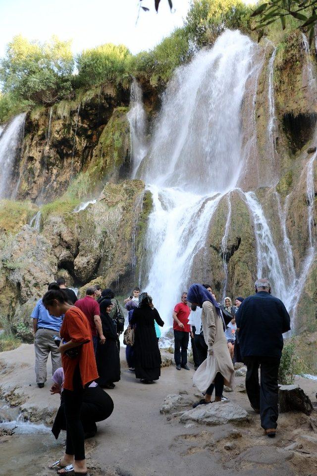 Girlevik Şelalesini bayram tatili süresince 500 binin üzerinde vatandaş ziyaret etti