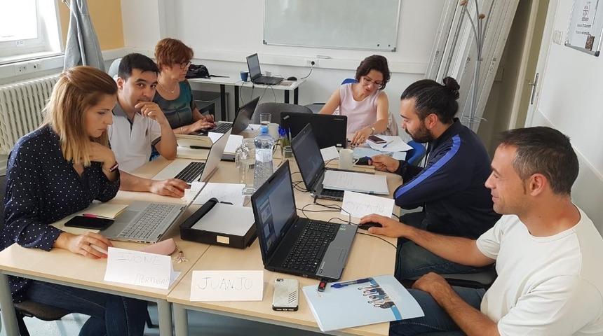 Mehmet Gedik Ortaokulu &ouml;ğretmenleri Prag&rsquo;da eğitim aldı