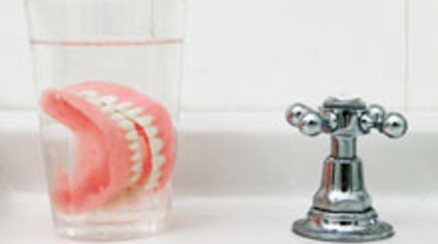 Protez Dişlerin Temizliğine Dikkat!