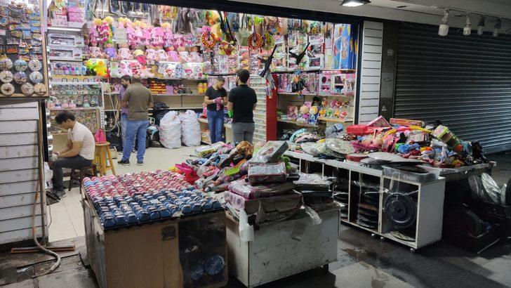 Eminönü alt geçitte esnaf dükkan açtı G4