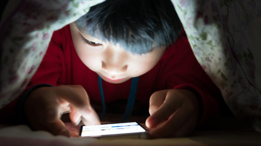 Yaz tatilinde çocuklarda uykusuzluk ve obezite riskine dikkat!