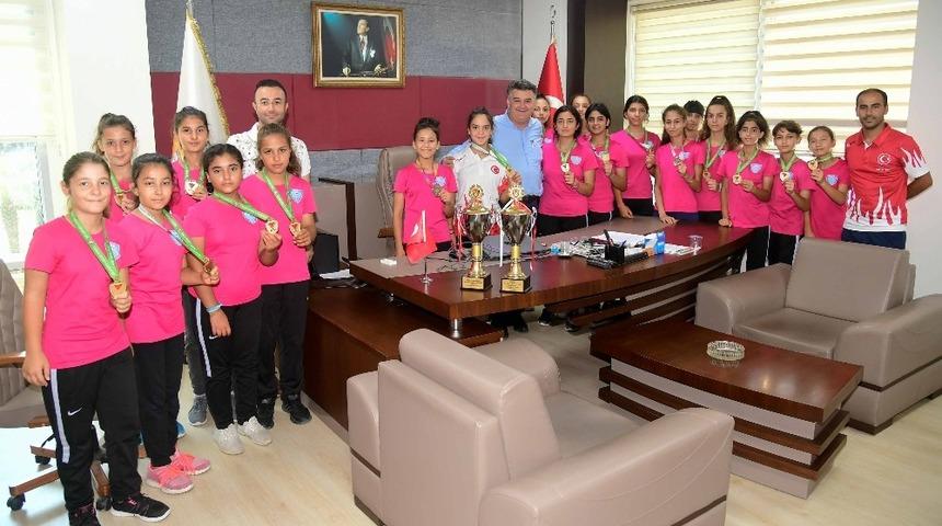 Adana &Ccedil;im Hokeyi Spor Kul&uuml;b&uuml;&rsquo;ne B&uuml;y&uuml;kşehir&rsquo;den ulaşım desteği