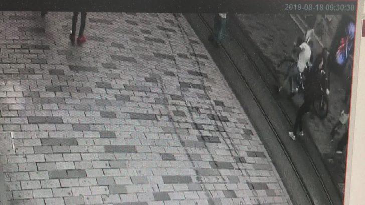 İstiklal Caddesi'nde motosikletli dehşeti!  G1