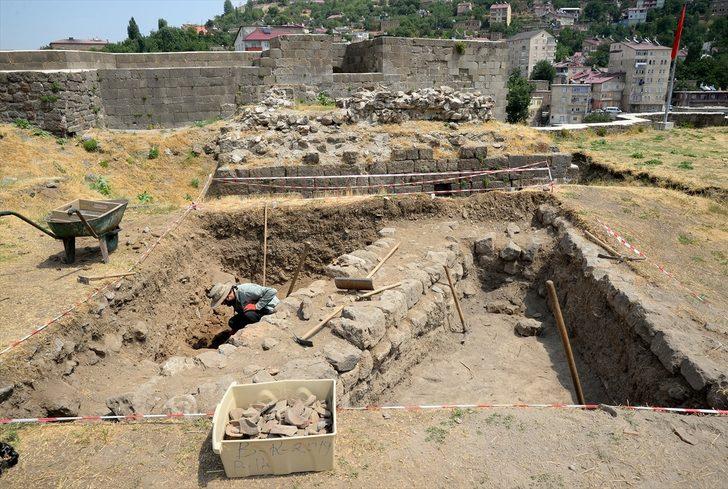 Bitlis Kalesi'nde Bizans ve Osmanlı sikkeleri bulundu G3