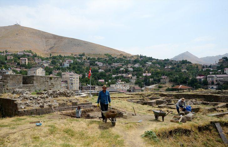 Bitlis Kalesi'nde Bizans ve Osmanlı sikkeleri bulundu G4
