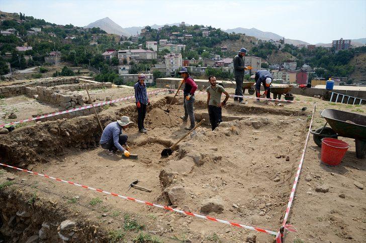 Bitlis Kalesi'nde Bizans ve Osmanlı sikkeleri bulundu G5