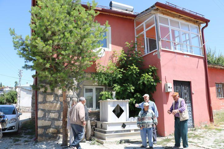 Sivas'ta herkesin rüyasında gördüğü yere kabir yaptılar G3