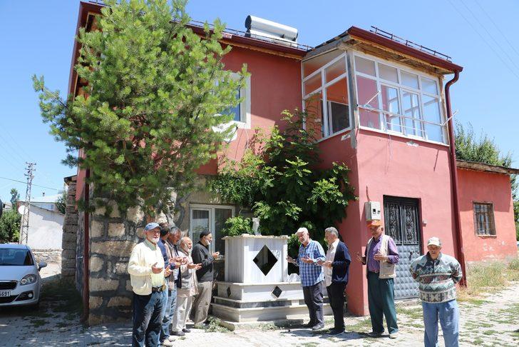 Sivas'ta herkesin rüyasında gördüğü yere kabir yaptılar G4