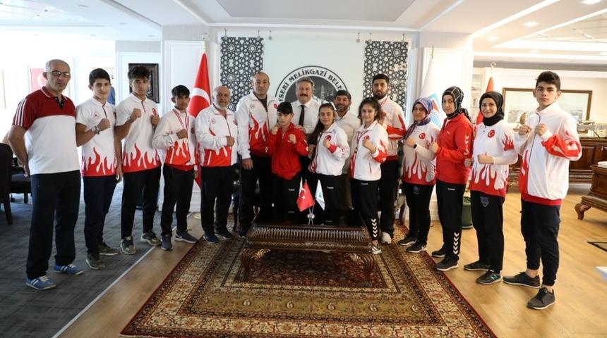 Wushu kungfu şampiyonlarından Başkan Palancıoğlu’na ziyaret