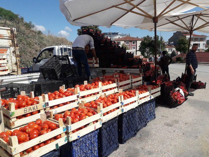 Bilecik’te salçalıklar pazar tezgâhlarını doldurdu G3