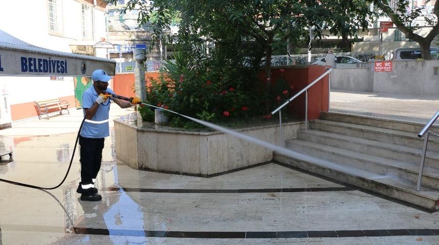 Kartal&rsquo;da temizlik &ccedil;alışmaları tam gaz devam ediyor