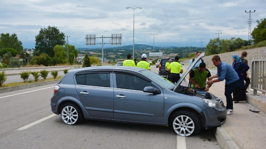 Sinop&rsquo;ta otomobil karşı şeride u&ccedil;tu: 2 yaralı