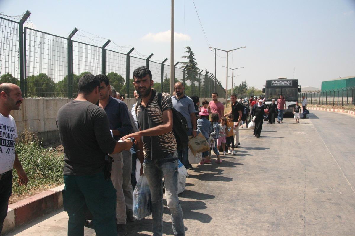 Bayramı &uuml;lkelerinde ge&ccedil;iren Suriyeliler d&ouml;nmeye başladı