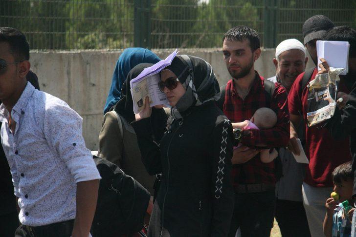 Bayramı ülkelerinde geçiren Suriyeliler dönmeye başladı G4