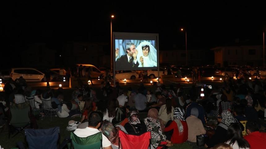 Talas&rsquo;ta a&ccedil;ık hava sinemasına yoğun ilgi