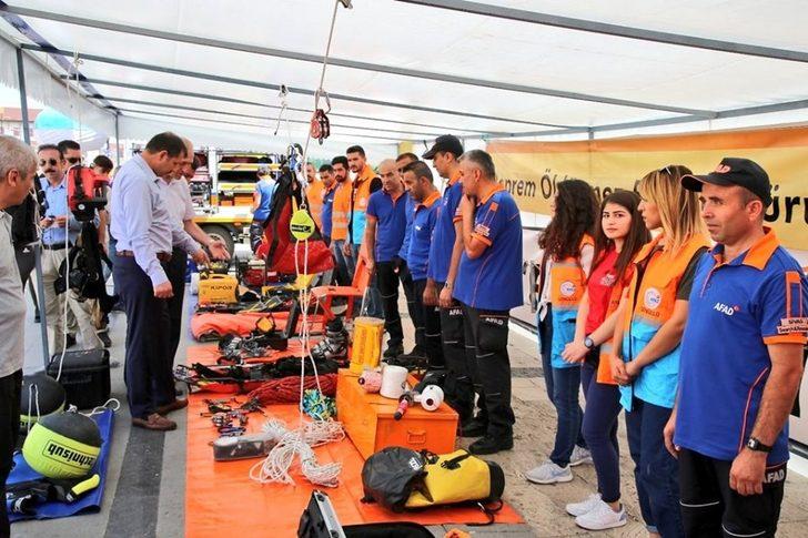 Arama ve kurtarma malzemeleri sergisi açıldı G1