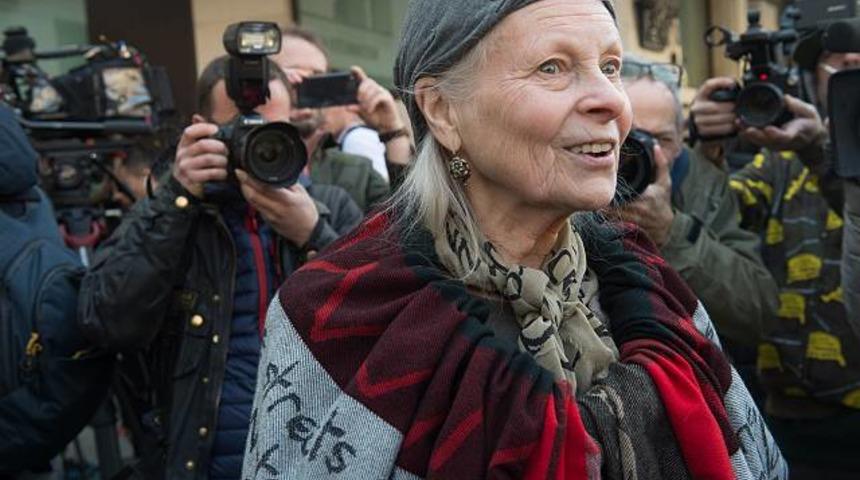 &Uuml;nl&uuml; modacıdan &ccedil;arpıcı a&ccedil;ıklama: D&uuml;nyayı o y&ouml;netsin!