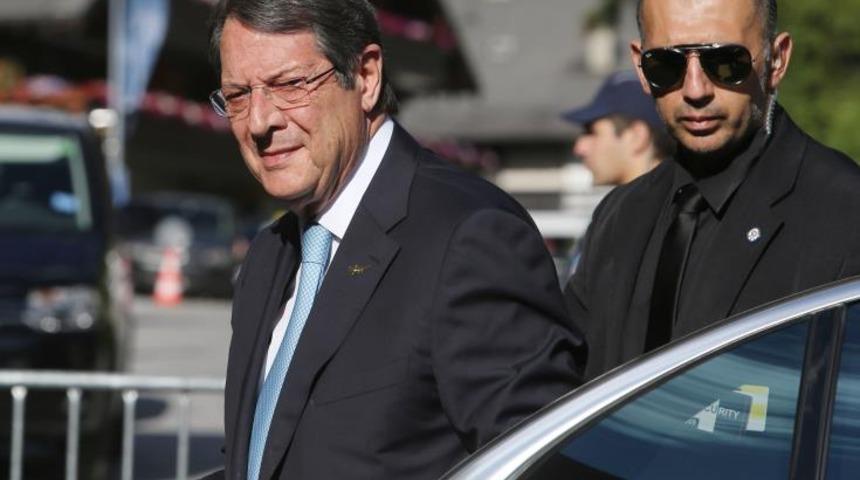 Rum lider Anastasiadis'e Rus kara parasını aklama suçlaması