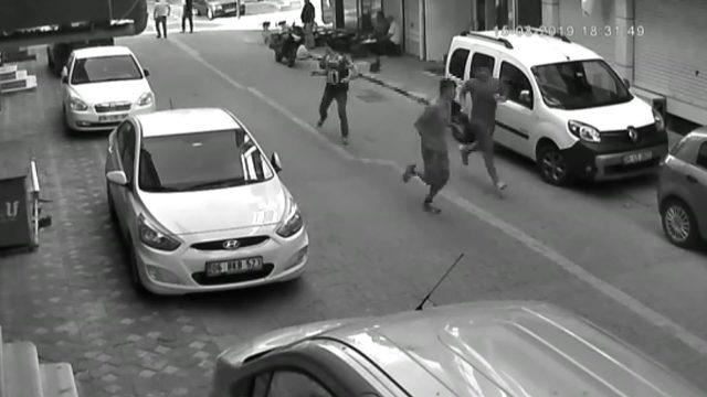 Zeytinburnu'da 1 kişinin öldüğü bıçaklı kavga kamerada
