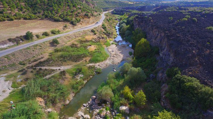 Gediz Nehri'ni kirleten iki işletmeye para cezası G3