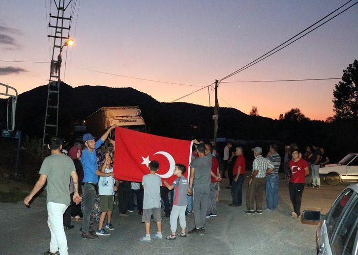 Zonguldak'ta bir mahallenin 'kamyon' isyanı!  G4