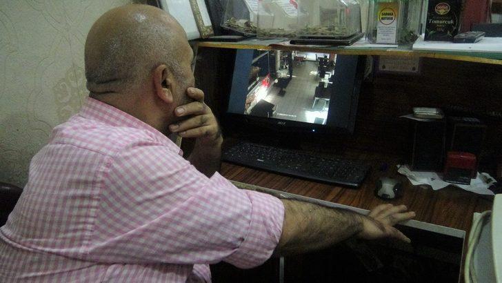 Sandalyede uyuya kaldı, şok gerçeği güvenlik kamerasına bakınca gördü G1