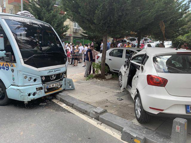 (Yeniden) Ümraniye'de minibüs ile otomobil çarpıştı; 1'i bebek 6 yaralı